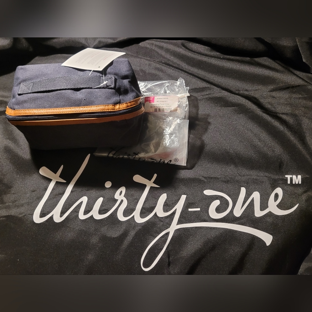 Thirty One Expanding Travel Case -NWT